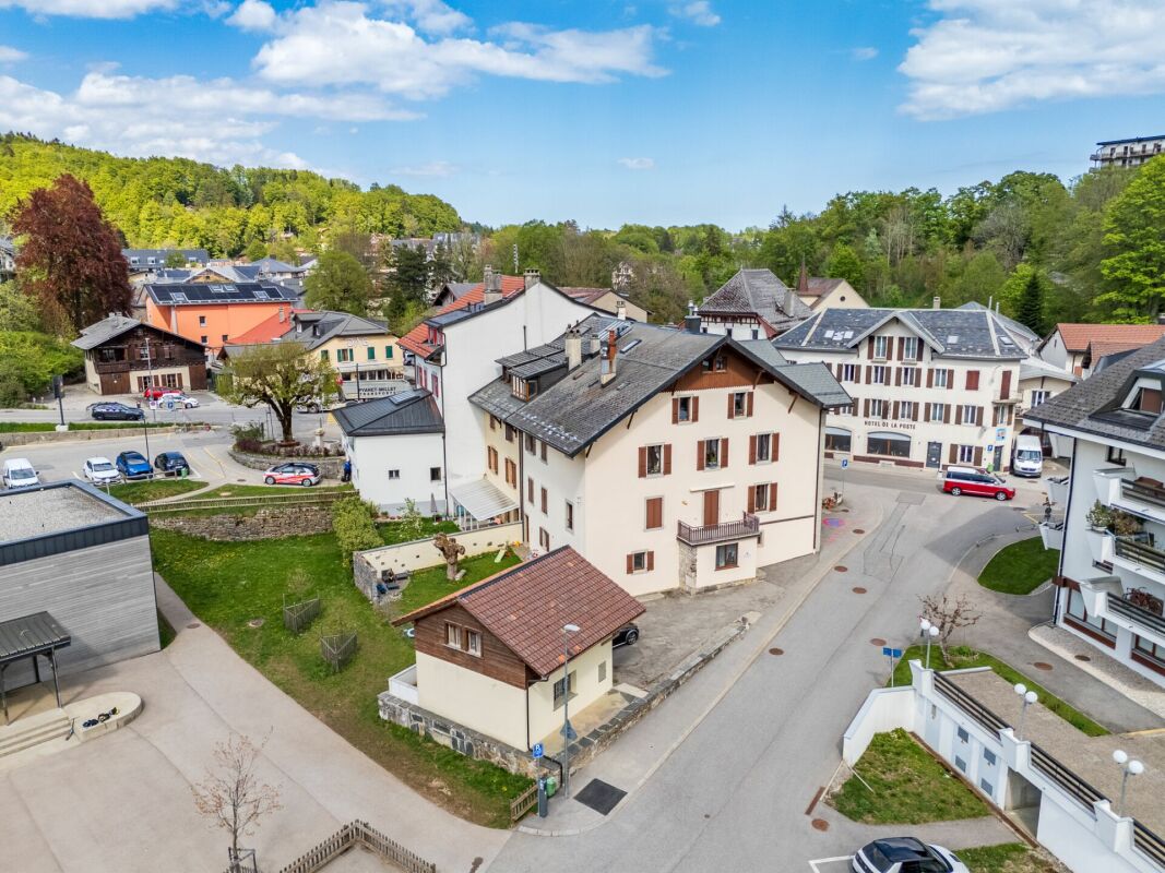 Immeuble mixte au coeur du village