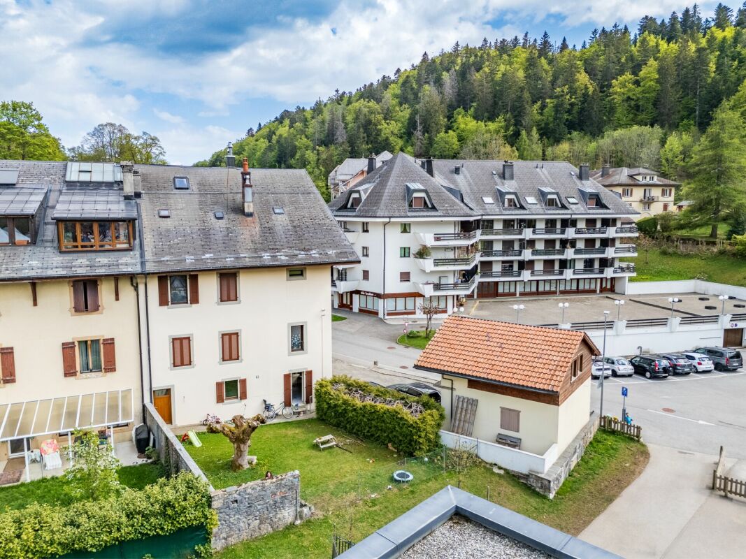 Immeuble mixte au coeur du village
