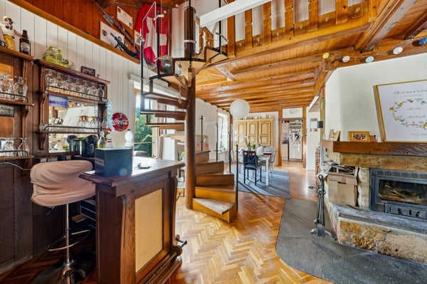 Immeuble mixte au coeur du village 8
