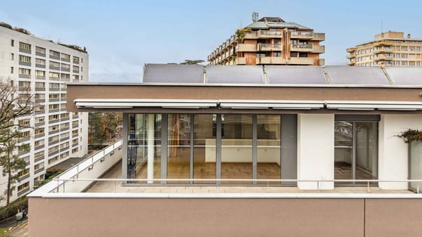 Co-exclusivité : Spacieux attique au centre-ville 2