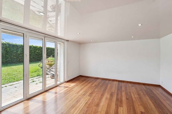 En exclusivité :                                                            Terre Sainte : Maison familiale à Tannay 8