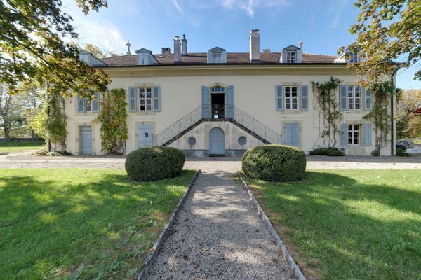 Maison de maître du 18e siècle à Vandoeuvres 1