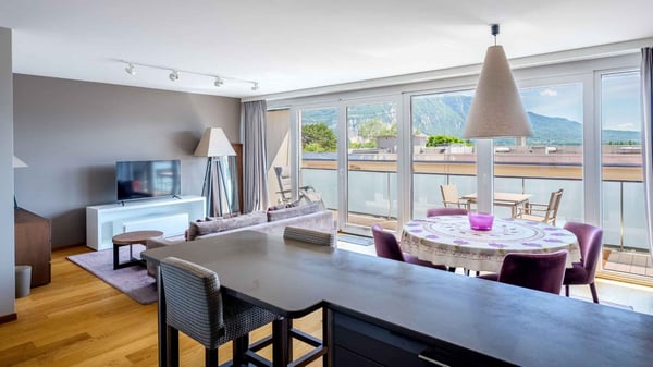 Exclusivité : Appartement traversant avec loggia 4
