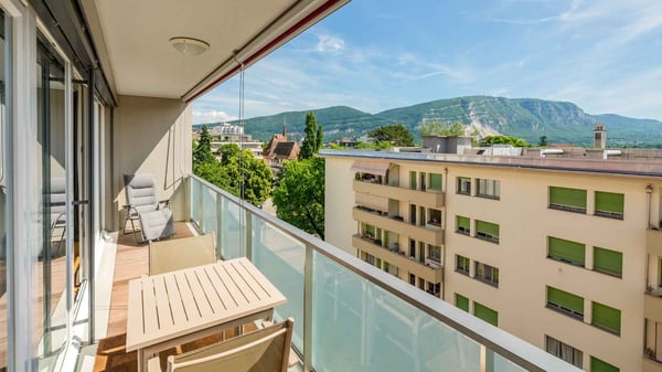 Exclusivité : Appartement traversant avec loggia 10