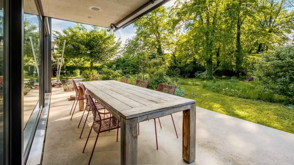 Exclusivité : Maison contemporaine avec piscine naturelle 11