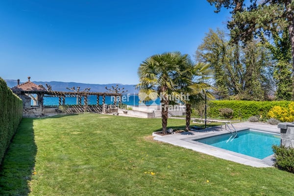 OFF-MARKET : Propriété au bord du lac 2