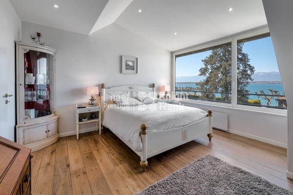 OFF-MARKET : Propriété au bord du lac 9