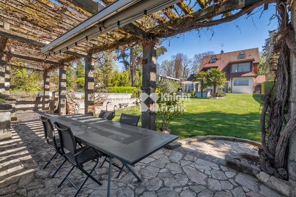 OFF-MARKET : Propriété au bord du lac 10