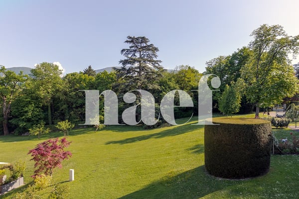 Élégant duplex avec double hauteur et parc arboré dans une résidence de prestige 13