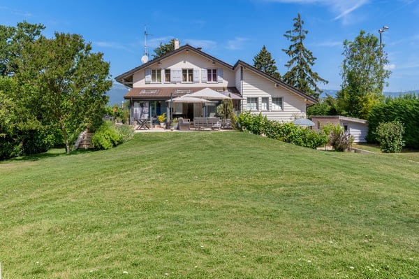 Propriété de caractère avec trois appartements indépendants et fort potentiel 10