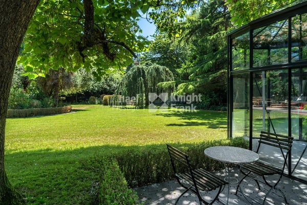 Un écrin de verdure, aux portes de Genève. 12