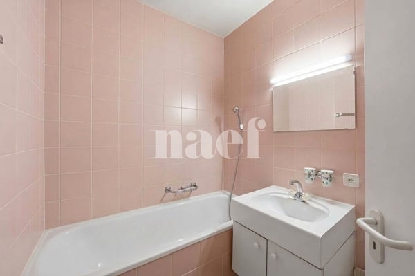 Appartement lumineux au 6 ème étage avec une belle terrasse 3