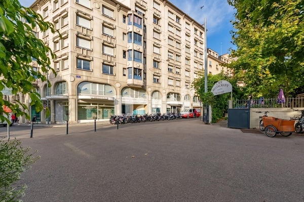 Appartement lumineux au 6 ème étage avec une belle terrasse 8