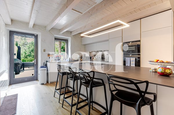 Élégante townhouse rénovée au coeur de Troinex 4
