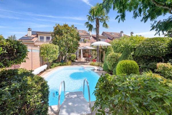 Charmante maison avec jardin arborisé & piscine 1