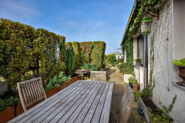 Attique en dernier étage avec terrasse de 147 m² et vue lac 1