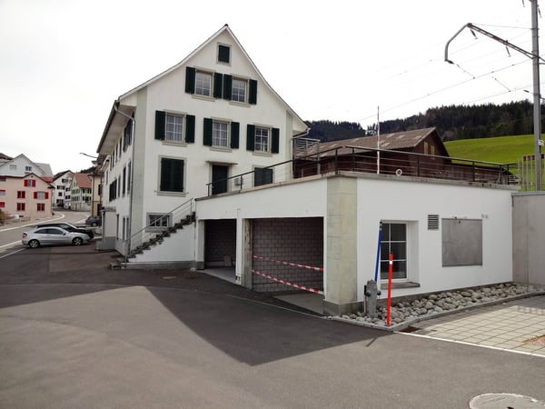 Carport als Lager- oder Einstellraum direkt neben dem BHF Schindellegi 13