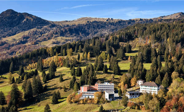 Liegenschaft in ausserordentlicher ruhiger Lage mitten in der Natur mit gut gepflegtem Baubestand 2