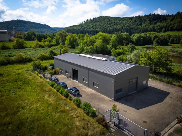 Moderne Gewerbe / Industriehalle mit angrenzendem Bürogebäude in Bad Zurzach 2