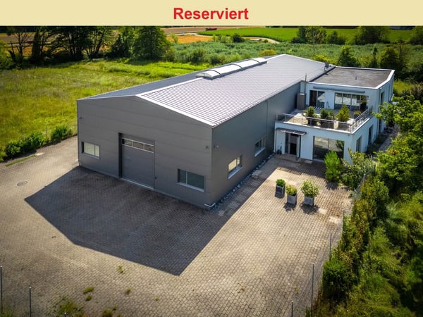 Moderne Gewerbe / Industriehalle mit angrenzendem Bürogebäude in Bad Zurzach 1