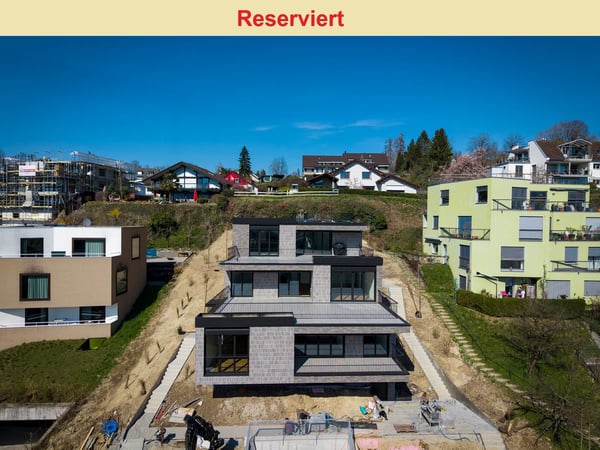 Exklusive und hochwertige 4.5-Zimmer-Terrassenwohnung - Ihr Traumdomizil mit Teilseesicht in Uerikon