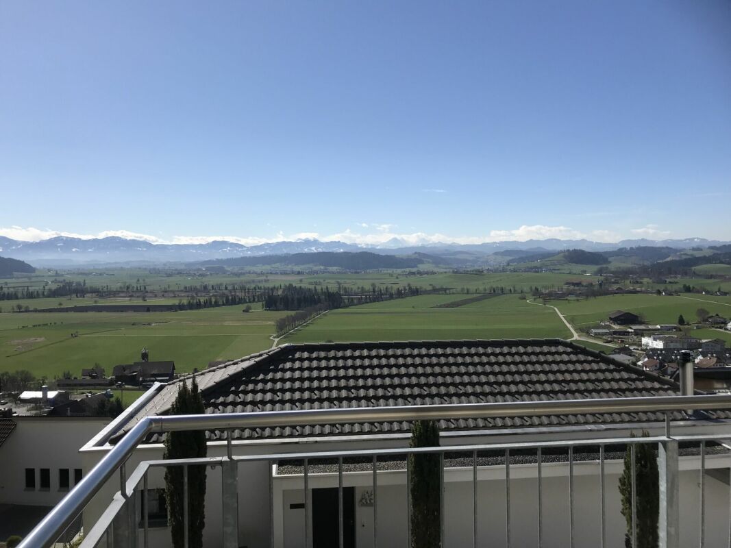 Exklusive Terrassenwohnung mit Blick in Natur und Berge