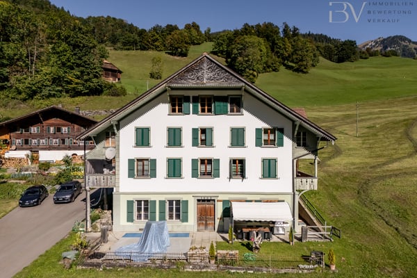 3-Familienhaus mit Scheune 8