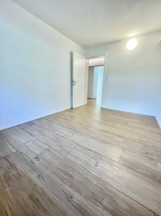 TOP MODERNE 3.5 ZIMMER WOHNUNG ZENTRAL IN EMMENBRÜCKE 8
