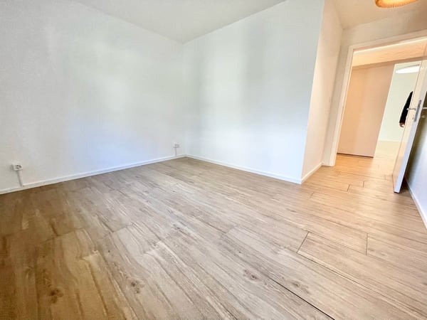 TOP MODERNE 3.5 ZIMMER WOHNUNG ZENTRAL IN EMMENBRÜCKE 9