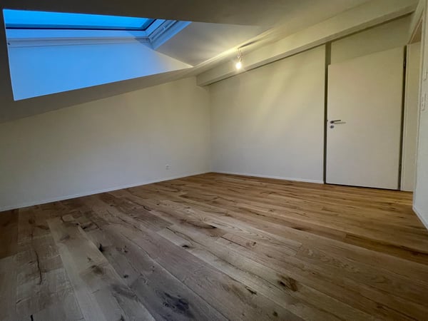 TOP MODERNE 2.5 ZIMMER DACHWOHNUNGEN IM RUHIGEN WOHNQUARTIER ZU VERMIETEN 5
