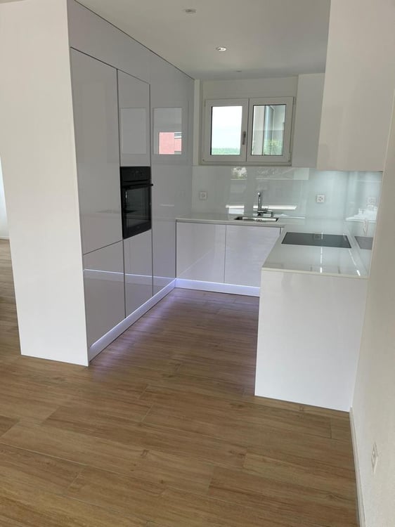 Moderne 3.5-Zimmer-Wohnung mit Bergblick in Emmen 1