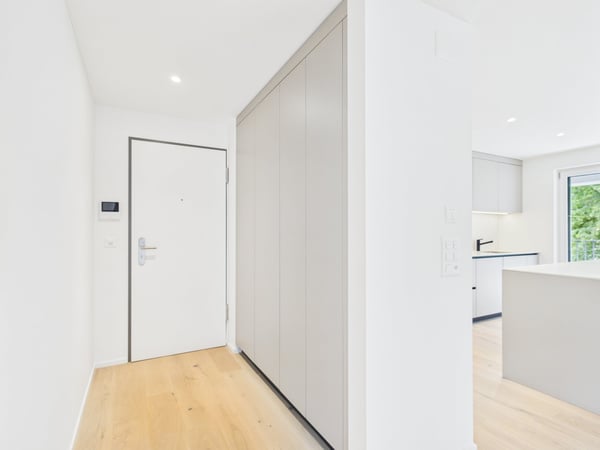 2.5-Zimmer Eigentumswohnung mit See-, Stadt- und Bergsicht! 4
