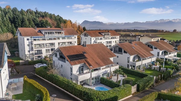 Wohnoase mit Pool ? 1.5 Zimmer Doppeleinfamilienhaus 1