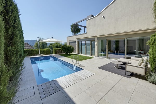 Modernes Refugium mit Pool & Gartenparadies 1