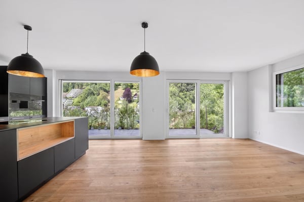 Zeitlose Eleganz - Neuwertige 3.5 Zimmerwohnung mit Terrasse 2