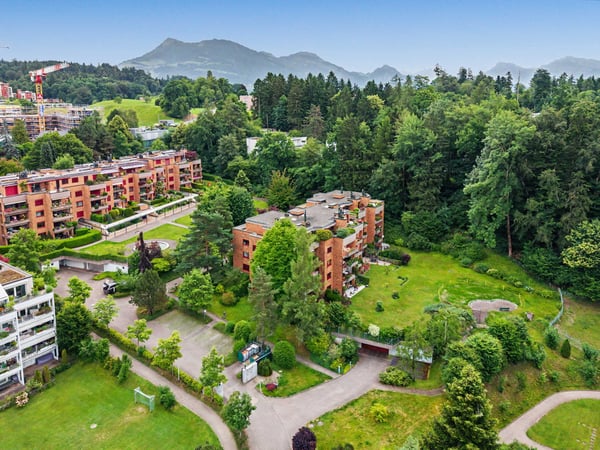 Stadtnaher Wohnkomfort mit Balkon, Cheminée & Blick ins Grüne 2
