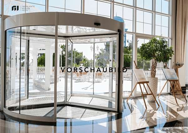 Côte d'Azur: Modernes und gehobenes Strandresort zu verkaufen 1