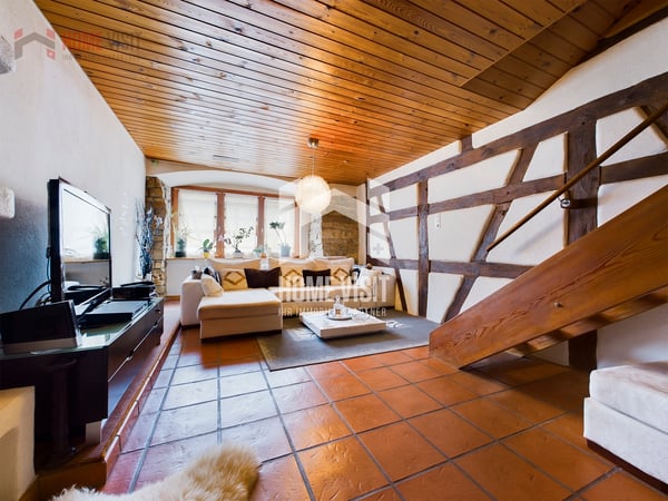 Verliebt ins Detail - Stadthaus mit Charakter & Ausbaupotenzial 2