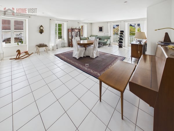 Stilvolle 3.5-Zimmer-Wohnung mit grossem Balkon 2