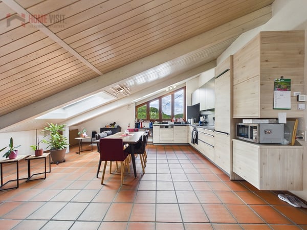 Charmante 3.5-Zi.-Dachwohnung mit Terrasse & wunderschöner Weitsicht 3
