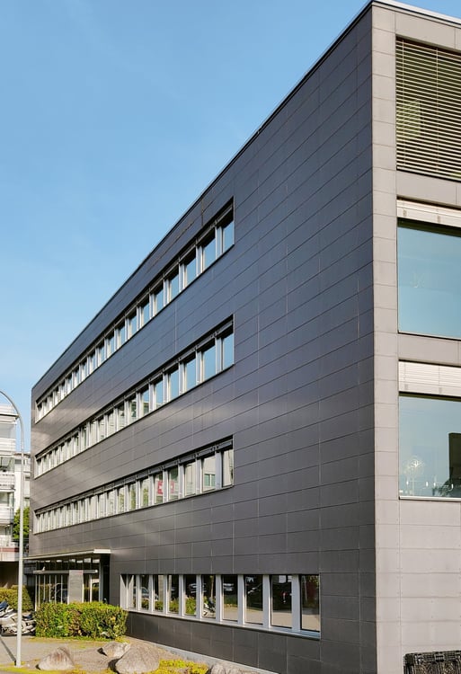 Bezugsbereit: grosszügiges Einzelbüro in Bürogemeinschaft 5