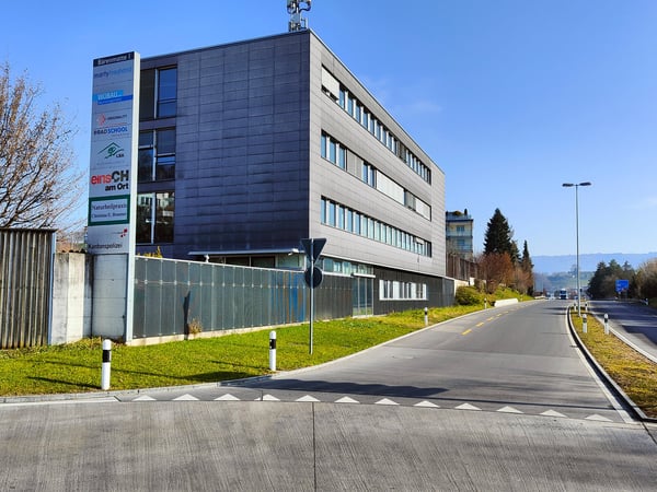 Bezugsbereit: grosszügiges Einzelbüro in Bürogemeinschaft 6