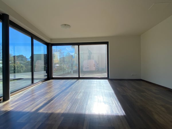 Attraktive Gewerbeeinheit im Erdgeschoss mit grosser Schaufensterfront 2