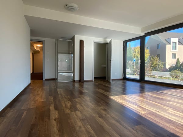 Attraktive Gewerbeeinheit im Erdgeschoss mit grosser Schaufensterfront 3