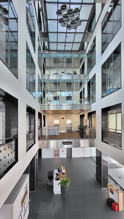 Knapp 1'000 m2 Bürofläche mit Schulungszentrum an bester Lage! 12