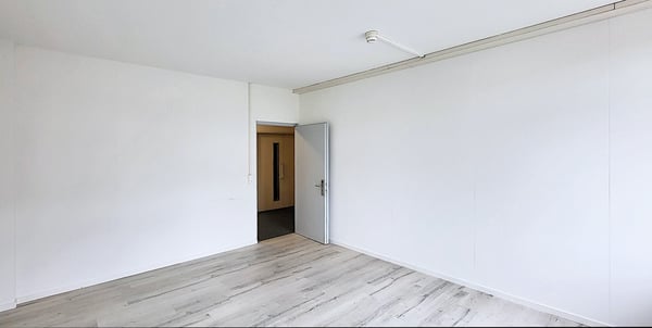 Helle Einzelbüros auf verschiedenen Etagen - ab 3 m2 im OAK Valley! 1