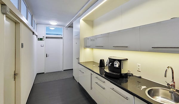 Helle Einzelbüros auf verschiedenen Etagen - 8 m2 im OAK Valley! 2