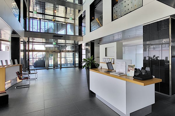 EG-Verkaufsfläche direkt bei der Bushaltestelle! 2