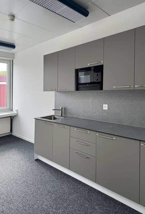 Voll ausgebaute Büroräume mit neuer Teeküche in Biberist 11