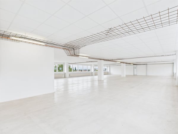 350m2 - Moderne und helle Gewerbefläche im 2. OG mit toller Aussicht 1